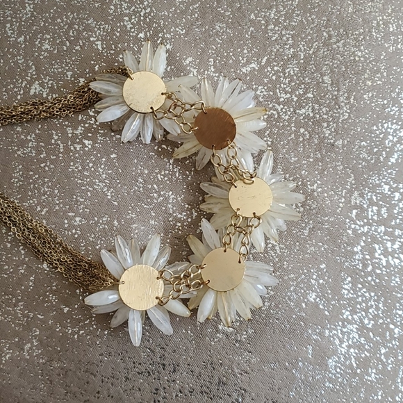 3/$15 Flower necklace - Picture 4 of 6